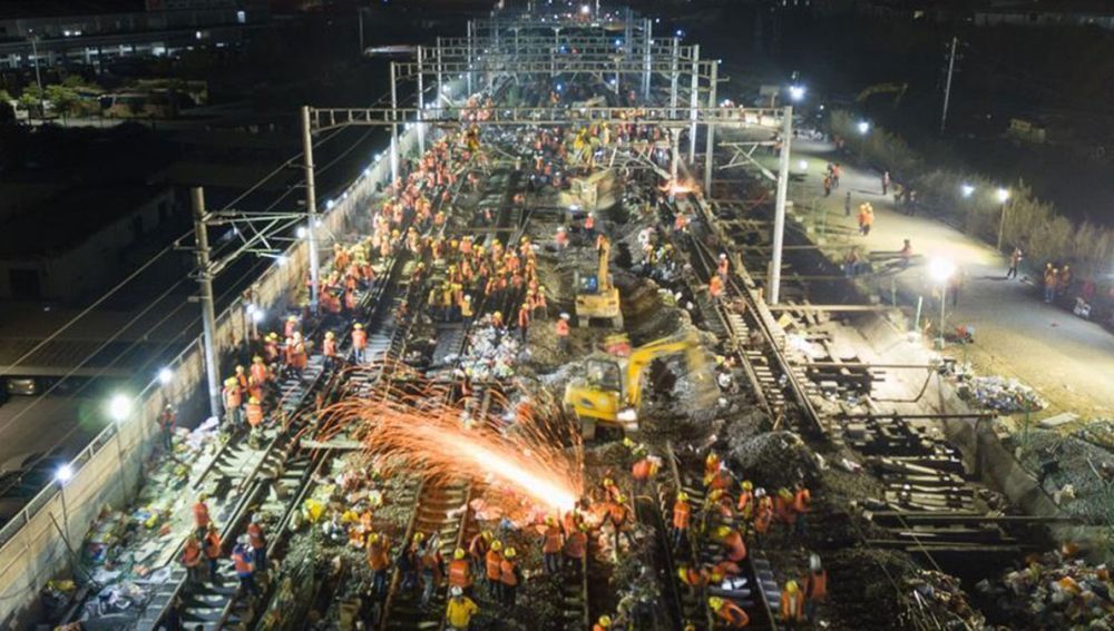 Así construyeron en China una estación de tren completa en tan solo nueve horas
