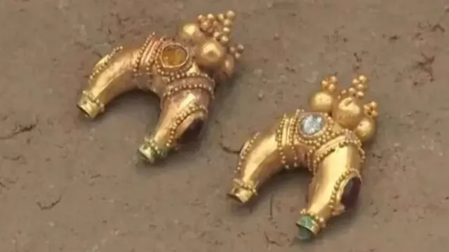Joyas de oro de 2.000 años de antigüedad de la misteriosa cultura de Asia Central descubiertas en Kazajstán