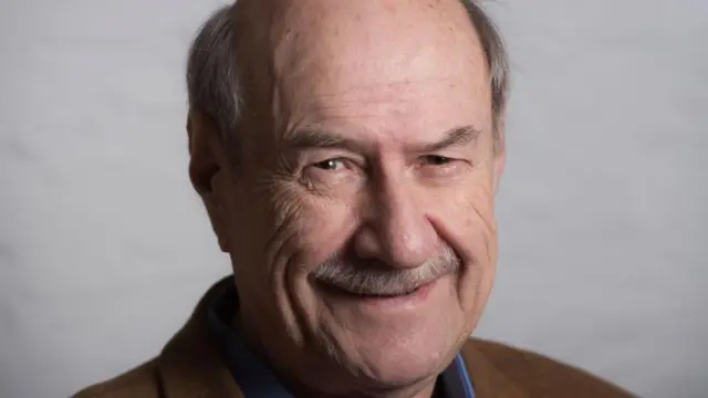 Muere a los 83 años Antonio Skármeta, el escritor cuya obra inspiró «El cartero de Neruda»