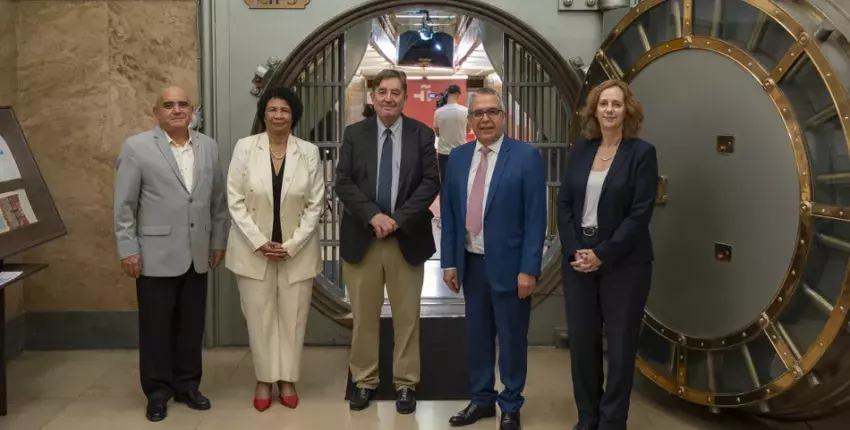 El expediente estudiantil de Alejo Carpentier, legado de la Universidad de La Habana a la Caja de las Letras