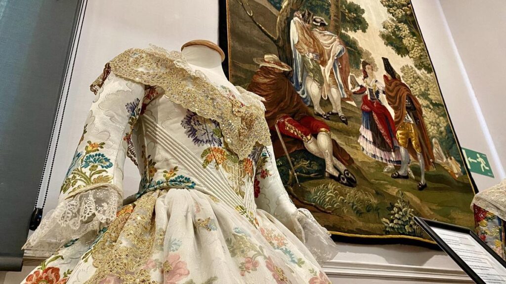 El Museo de la Seda expone en la Real Fábrica de Tapices joyas de la sedería valenciana