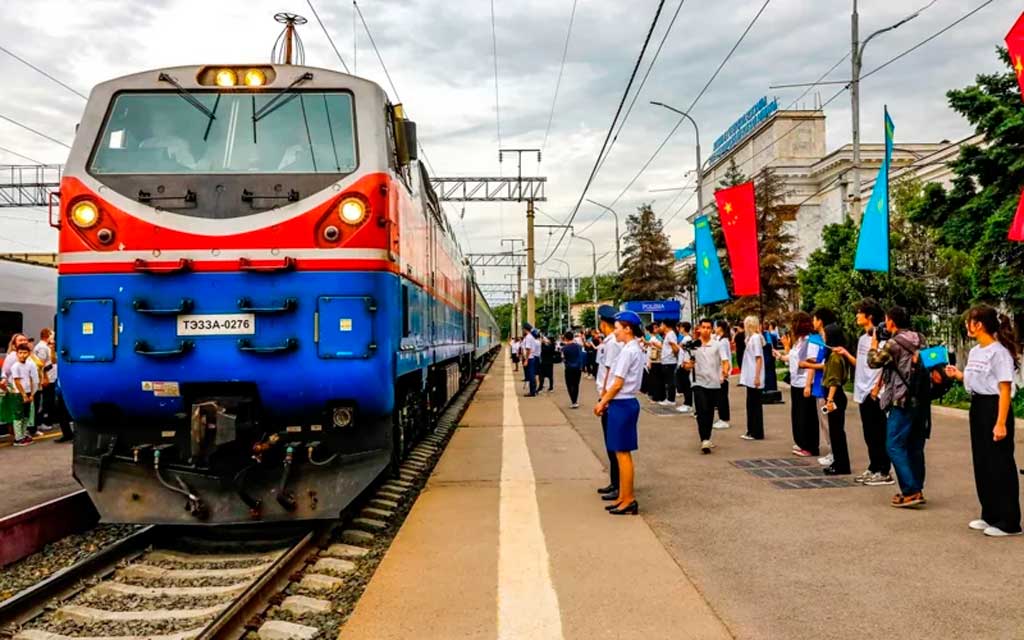 Kazajstán y China lanzan primer tren turístico por la Ruta de la Seda