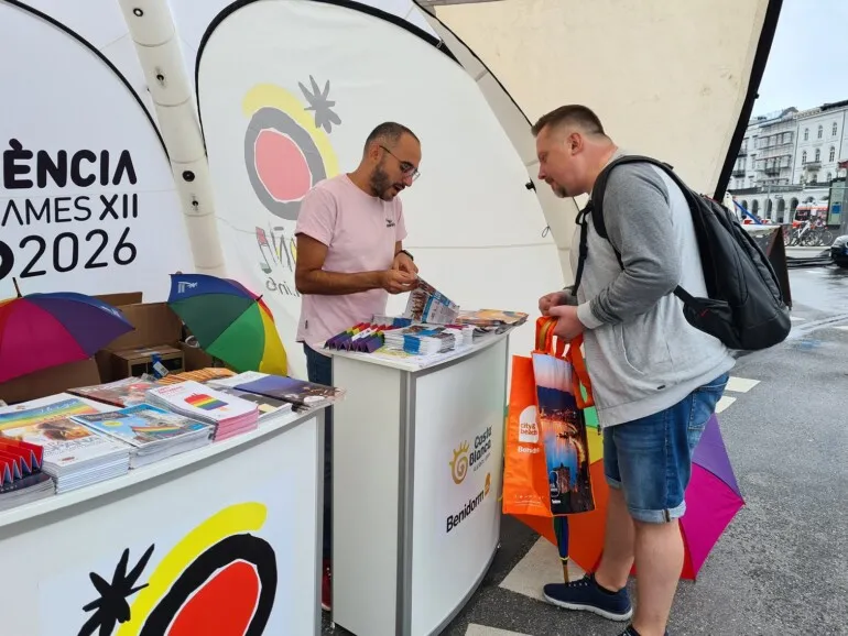 El Patronato Costa Blanca difunde el turismo de la provincia en Fitur con un gran cubo LED