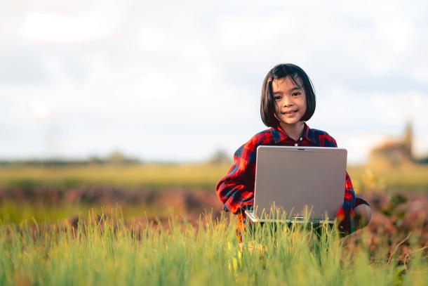 La UNESCO destaca cómo el aprendizaje digital puede promover la equidad en contextos con recursos limitados