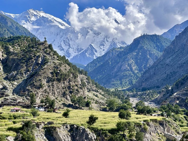 Karakórum: Así puedes recorrer una carretera rodeada de nubes en las cordilleras de China